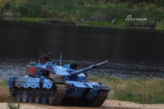 “坦克兩項”半決賽中國小組奪魁，“海上登陸”接力賽暫居第一